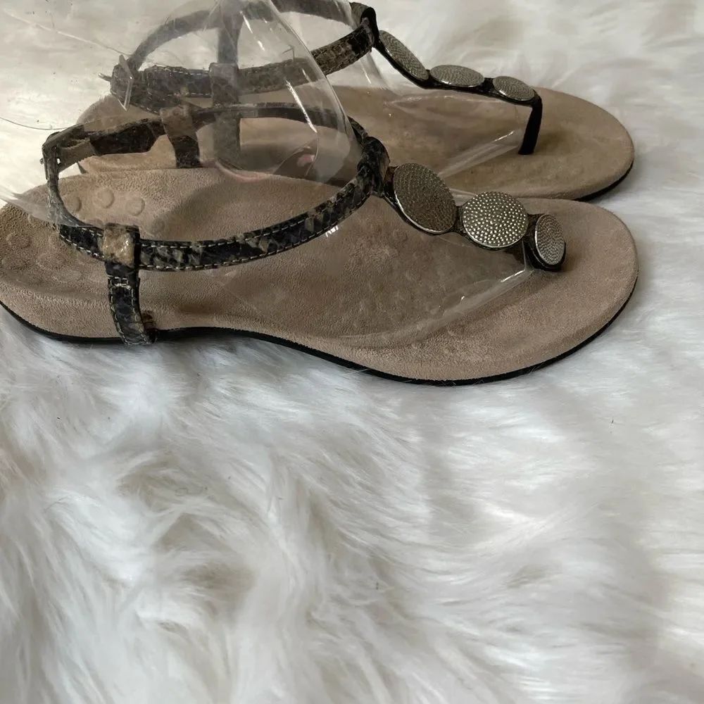 Vionic Gray& tan snake skin prints Tstrap thong sandals silver tone acce…